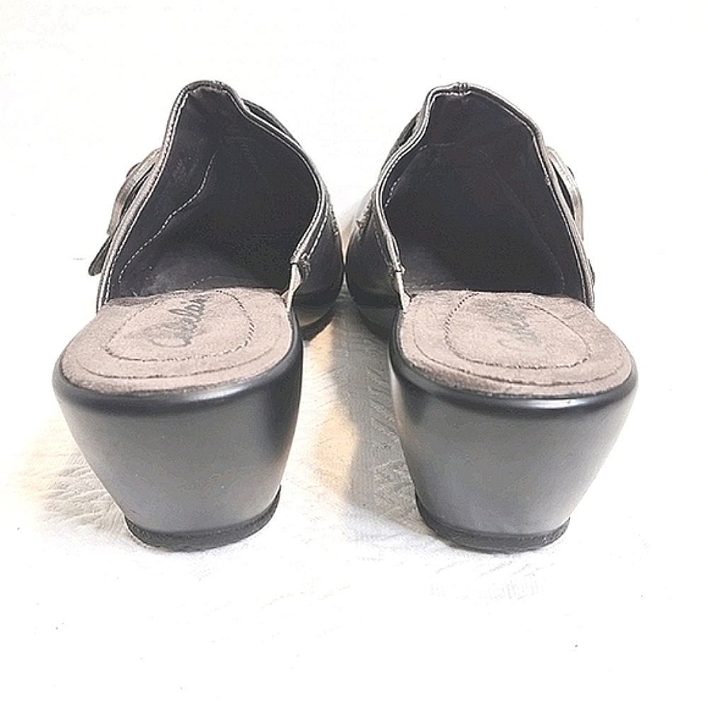 Cabela's Metallic Leather Clogs, Size 9.5 - Picture 5 of 7